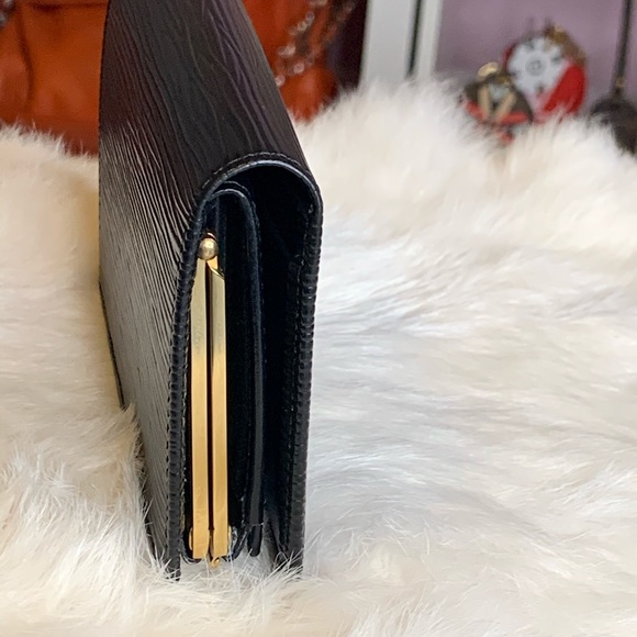 ⛔️SOLD⛔️Louis Vuitton EPI Porte-Monnaie Wallet - Picture 3 of 10